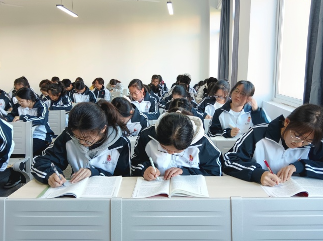 学生可以在反复思考和论证中深化认知形成价值认同