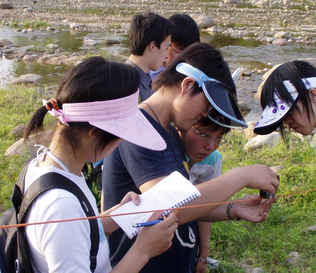 漫画趣味互动等五光十色为校园带来满满的阳光与生机 漫画趣味互动等五光十色为校园带来满满的阳光与生机